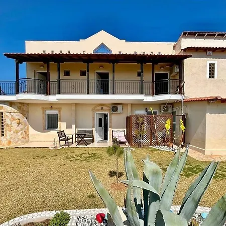 Irina, Kassandra Appartement Potidée