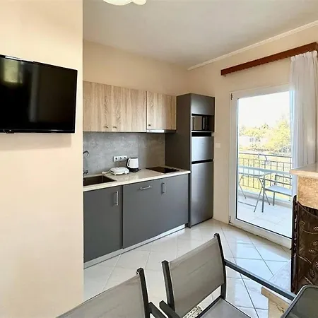 Irina, Kassandra Apartament *